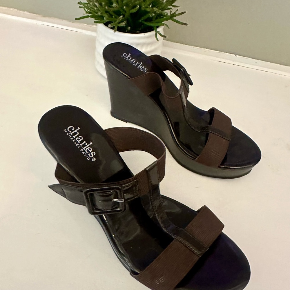 Charles by Charles David Chocolate Brown Wedge Sandals Size 7.5 - Never Worn - Picture 2 of 6